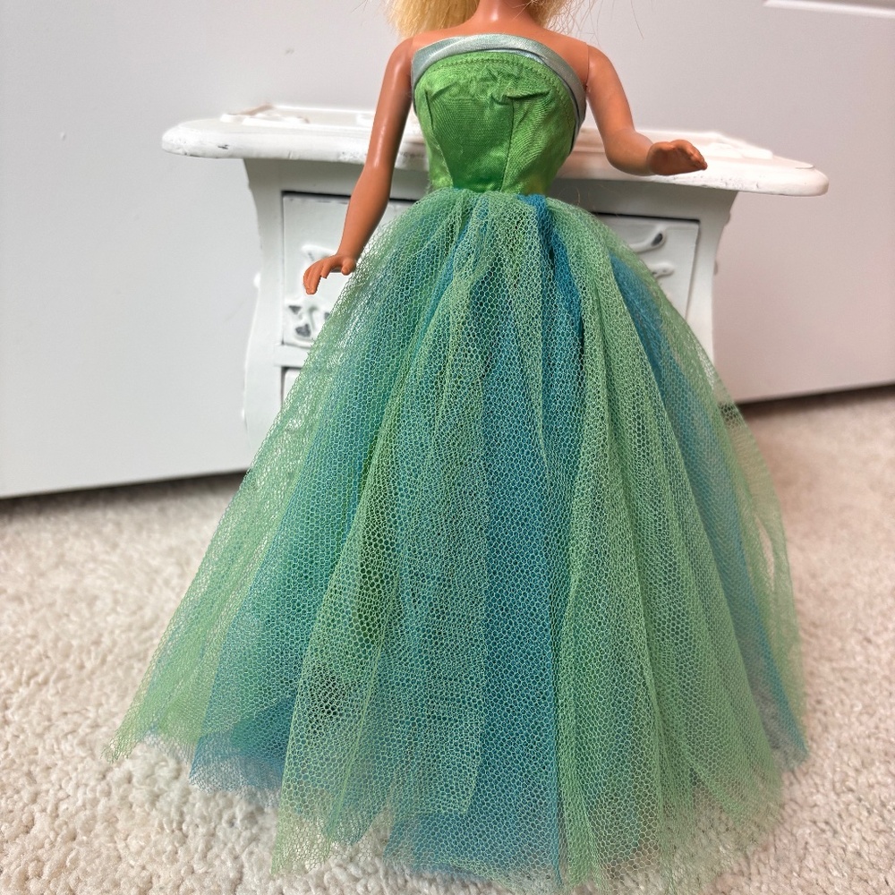 green dress barbie 2000 Holiday Treasures Green Gown Barbie (27673) main image 0